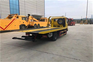 康定非事故拖车